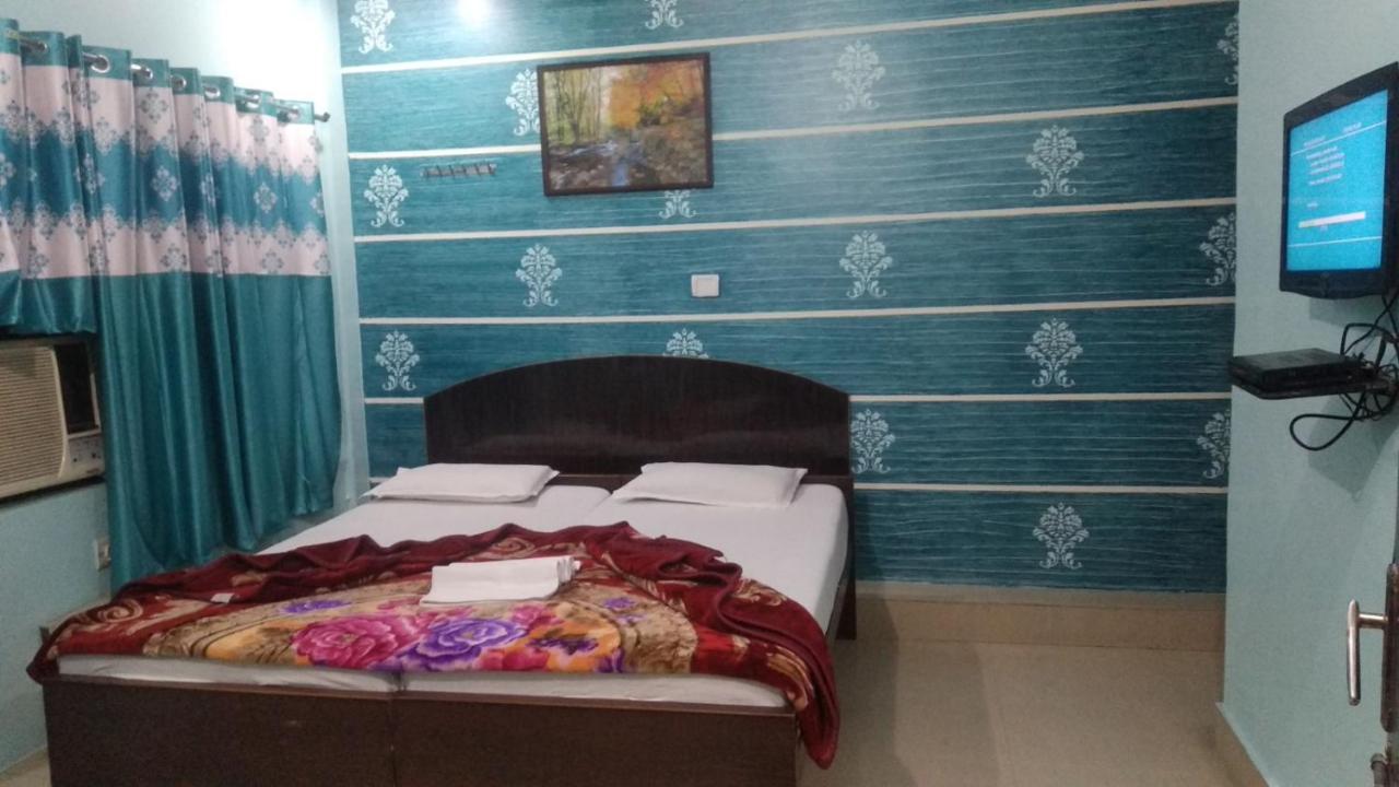Hotel Giriraj Inn Varanasi Esterno foto