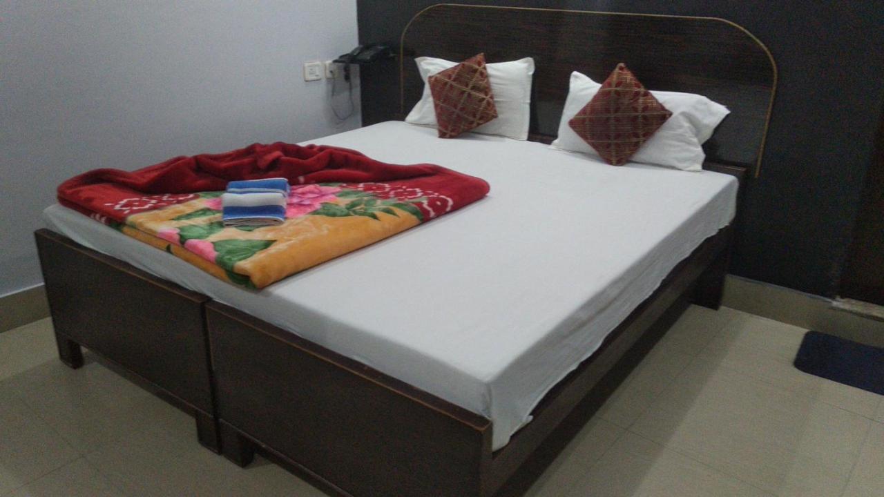 Hotel Giriraj Inn Varanasi Esterno foto