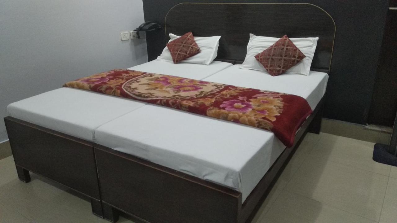 Hotel Giriraj Inn Varanasi Esterno foto