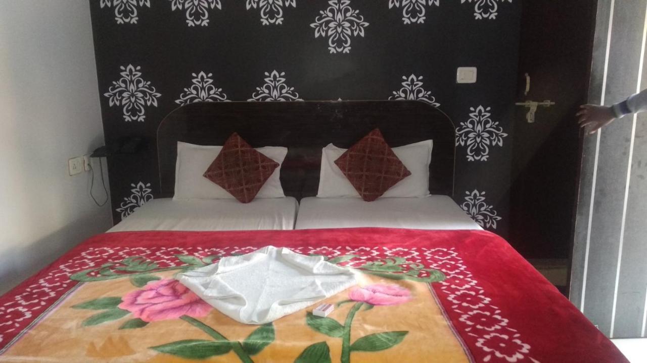 Hotel Giriraj Inn Varanasi Esterno foto