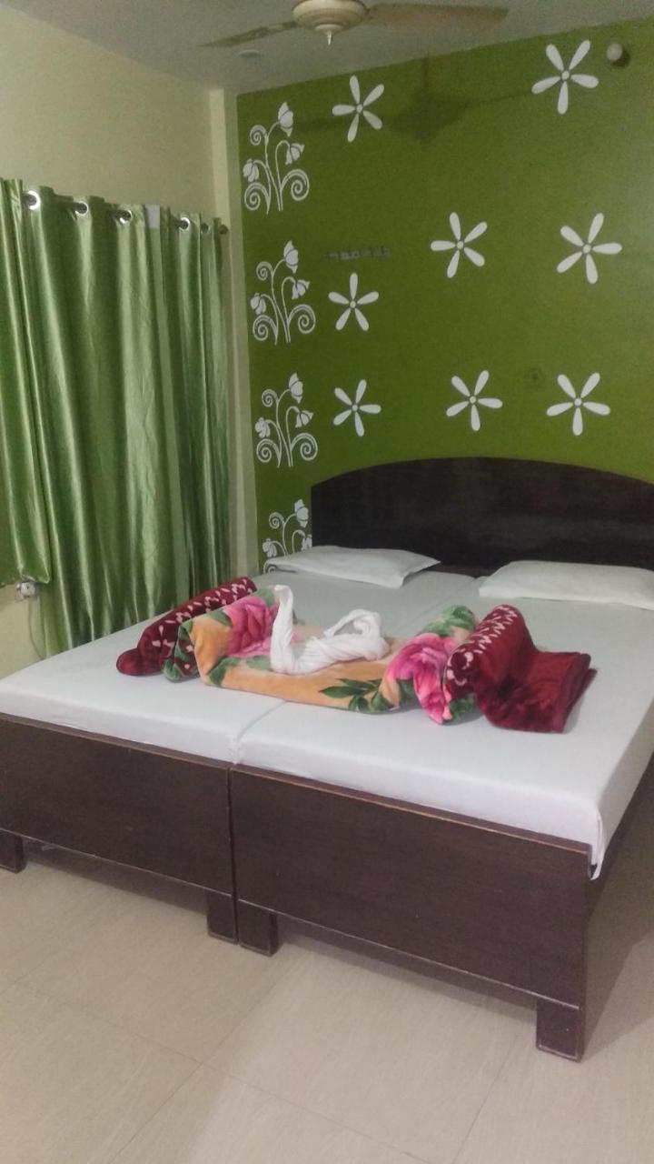 Hotel Giriraj Inn Varanasi Esterno foto