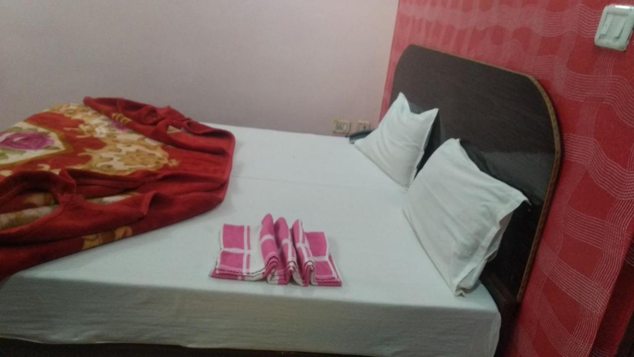Hotel Giriraj Inn Varanasi Esterno foto
