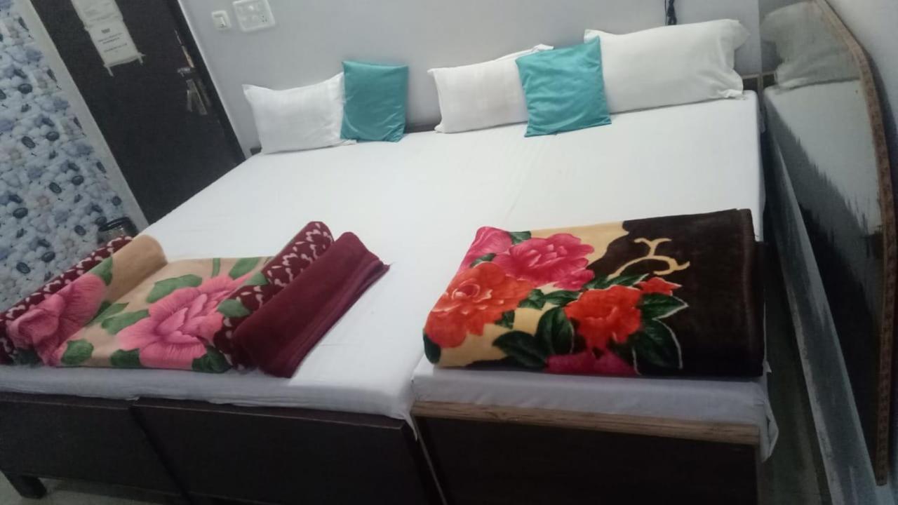Hotel Giriraj Inn Varanasi Esterno foto