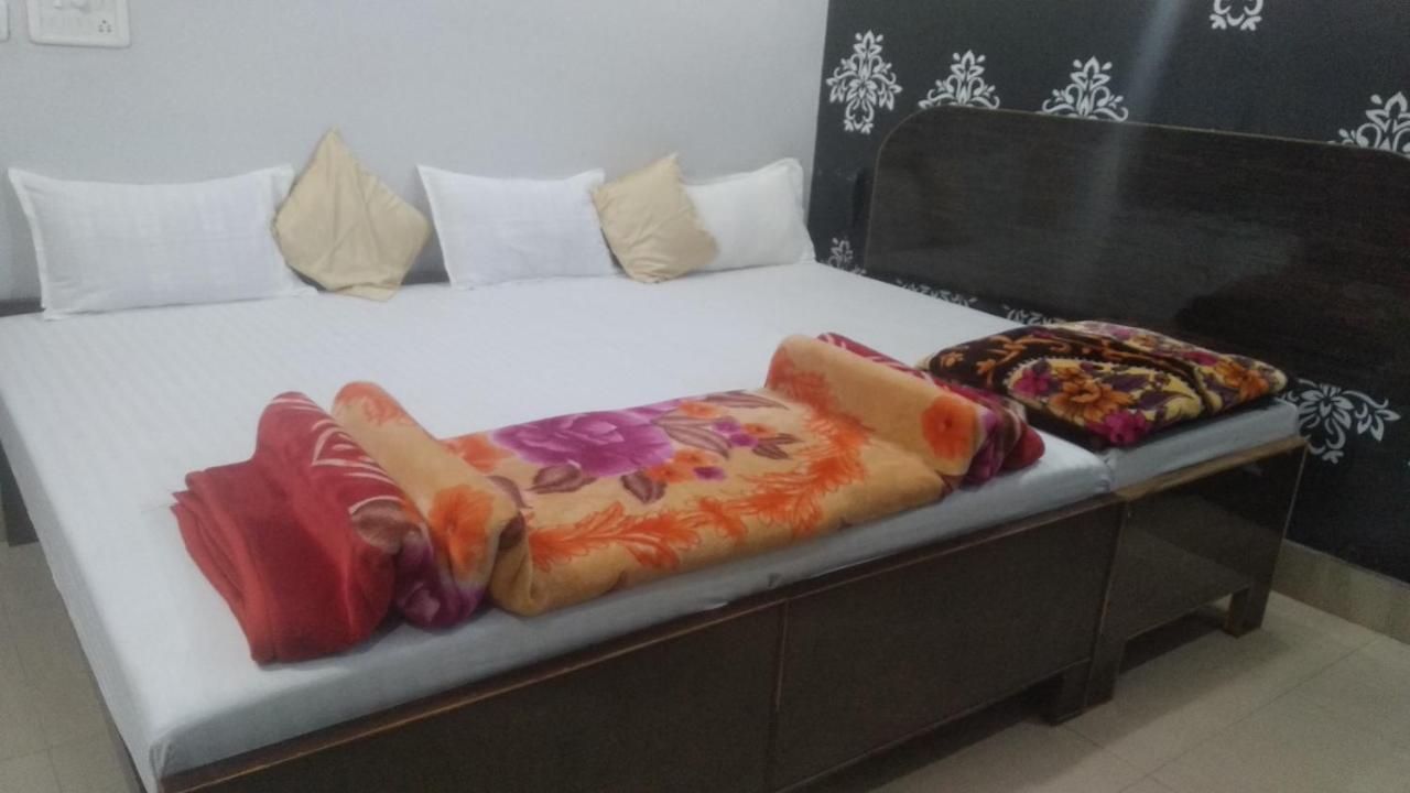 Hotel Giriraj Inn Varanasi Esterno foto