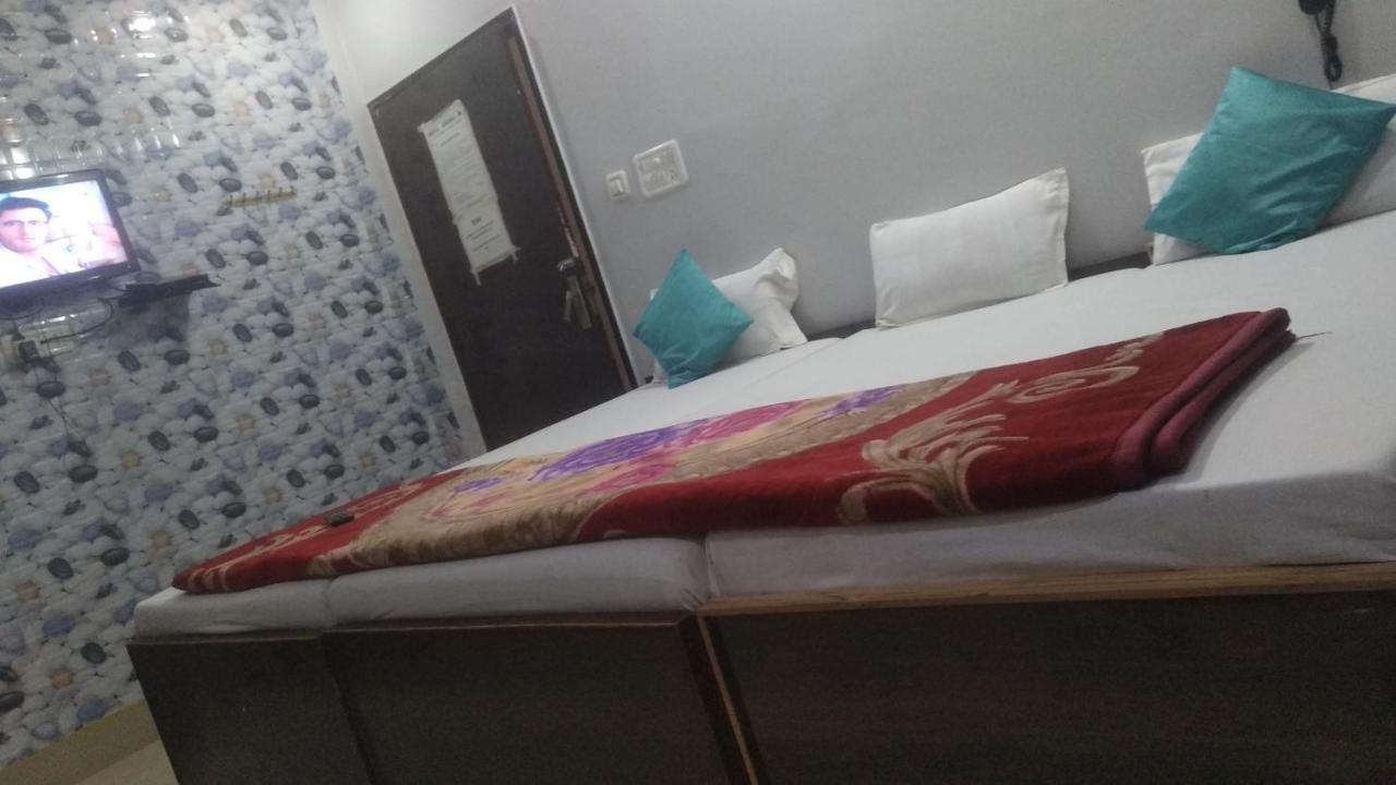 Hotel Giriraj Inn Varanasi Esterno foto
